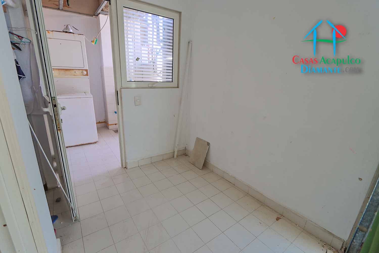 Maralago E 1201 - Área de servicio después de Otis 3